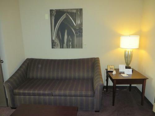 Hotel Ivy Court Inn And Suites