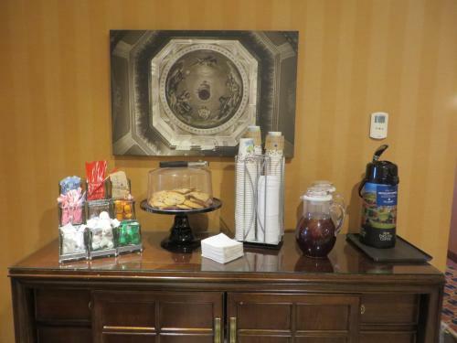 Hotel Ivy Court Inn And Suites