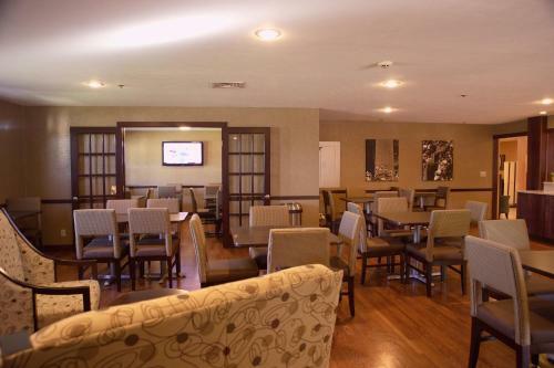 Hotel Ivy Court Inn And Suites