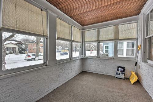 Central St Paul House With Sunroom And Fireplace!
