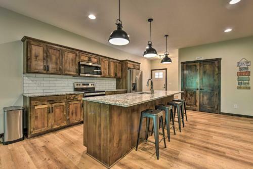 Modern Nisswa Escape With Deck Near Gull Lake!