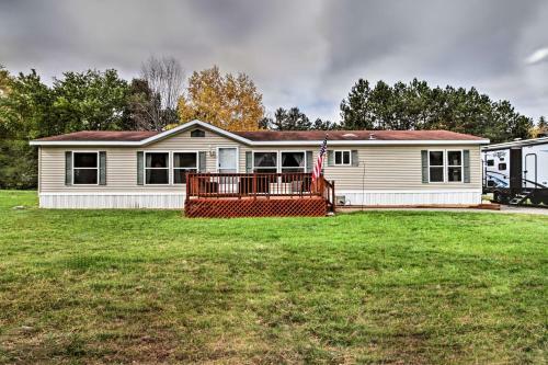 Quaint Pequot Home Less Than 1 Mi From Lake Access!