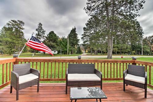 Quaint Pequot Home Less Than 1 Mi From Lake Access!