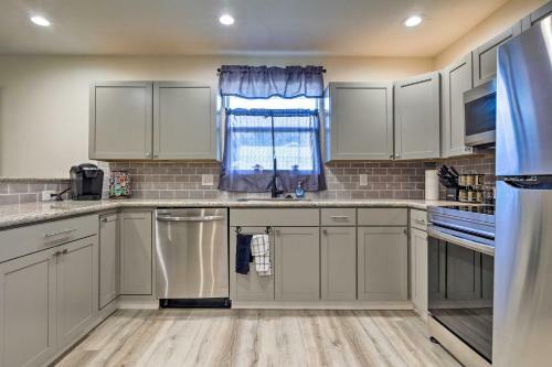 Spacious Gulfport Home With Yard 1 Mi To Beach