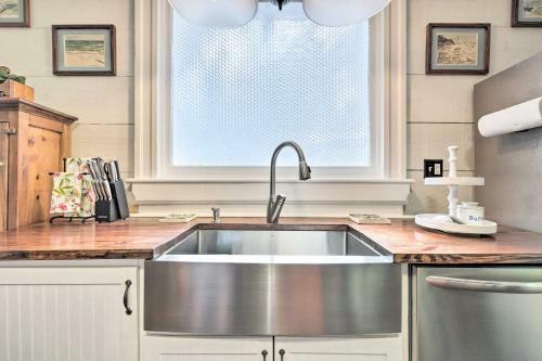 Historic Biloxi Bay Cottage With Beautiful View