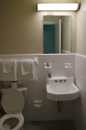University Motel And Suites