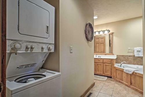 Branson West Retreat 2 Suites With Ideal Location!