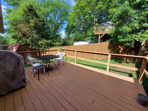 Blue Bird Hill - Excellent Location - Middle Of Branson - Huge Deck - So Good!