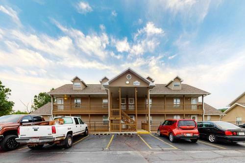 Fall Creek Resort & Pond View Retreat