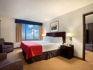 Ramada Waterloo Hotel And Convention Center