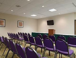 Ramada Waterloo Hotel And Convention Center