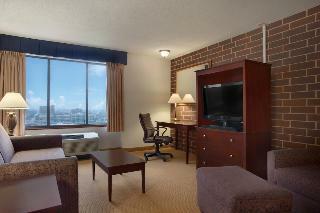Ramada Waterloo Hotel And Convention Center