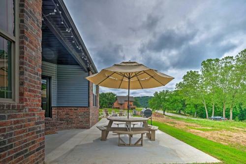 Ideally Located House Along Table Rock Lake!