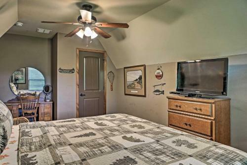 Branson Area Goldilocks Lodge With Private Deck!