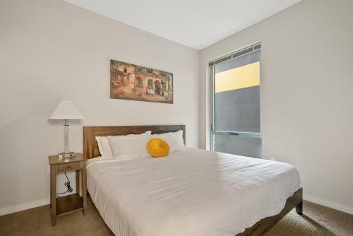 Upscale 2 Bedroom Stay With Rooftop Pool And Hot Tub! 326
