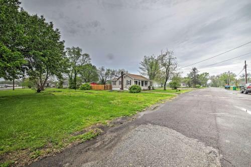 Lucky Dawg Pet-friendly Abode Near St Louis!