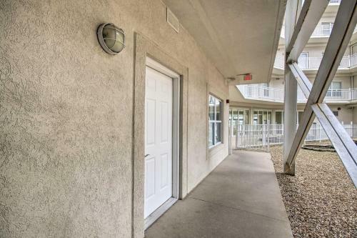 Apartamento Updated Lakefront Condo And Patio And Pool Access