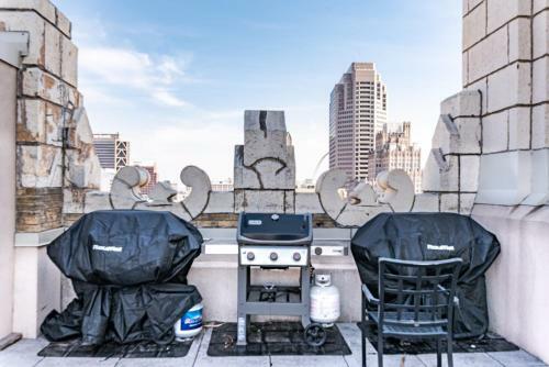 Spacious Condo With Great Sky Roof By Cozysuites