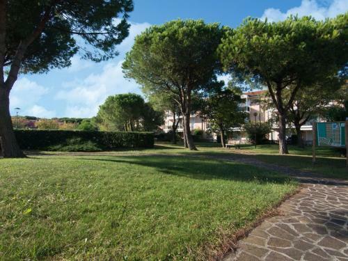 Charming Holiday Home In Rosolina With Communal Pool