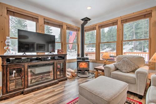 Creekside Clancy Cabin In Helena Natl Forest!