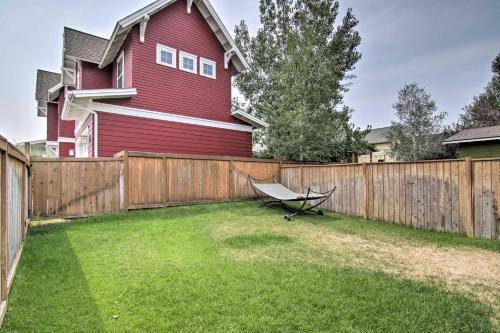 Bozeman Bliss With Yard, 20 Miles To Skiing!