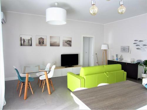New & Modern Apartment On The Sea