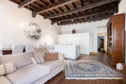 Exclusive Elegant Apartment In Pieno Centro! X4