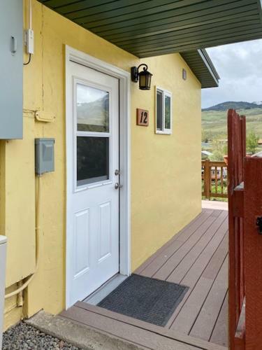 Hotel Yellowstone Riverside Cottages