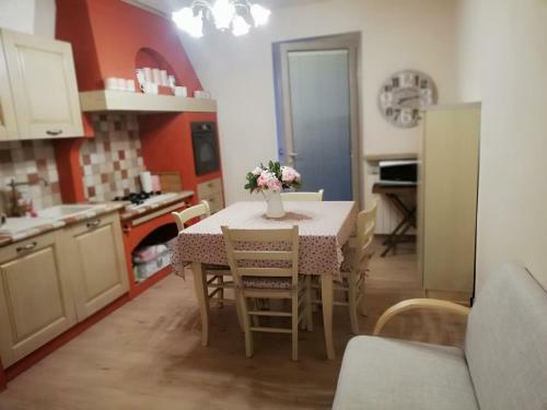 Villetta A Schiera Con Giardino Box E Posto Auto.