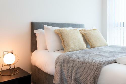 Apartamento ?onpoint -convenient 1 Bedroom Apt With Parking!?