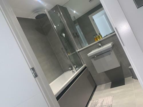 Roomotel - Streetsbrook Apartments