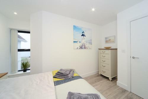 Luxury 3 Bed Apartment- Large Balcony With Seaviews