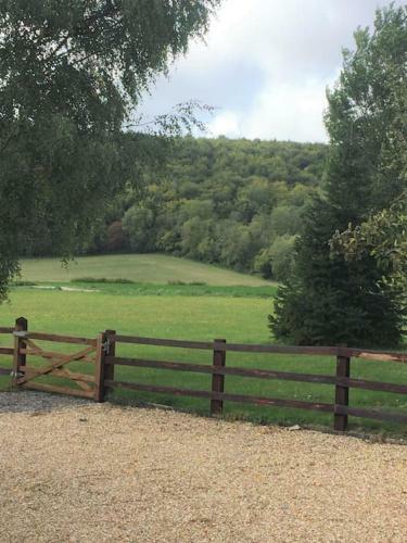 Contemporary Cottage Outside South Harting
