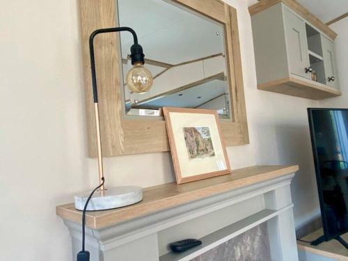 Burford, Hot Tub Lodge