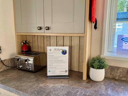Burford, Hot Tub Lodge
