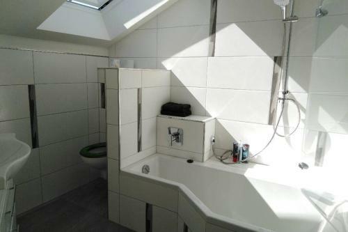 Apartamento Komplette Dachwohnung Mit Balkon Und Bergblick