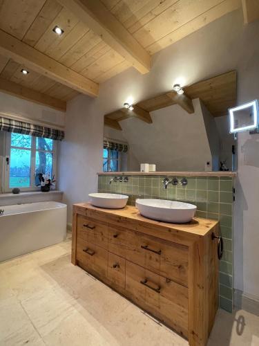 Villa Landh��s Oeverdiek - Luxus Am Golfplatz