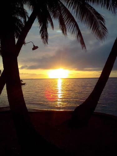 Hotel Eddie`s Beach Resort Siargao