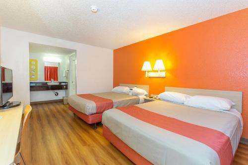 Motel 6 Hayward