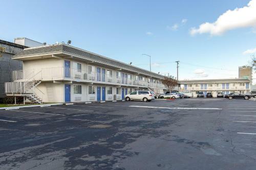 Motel 6 Hayward