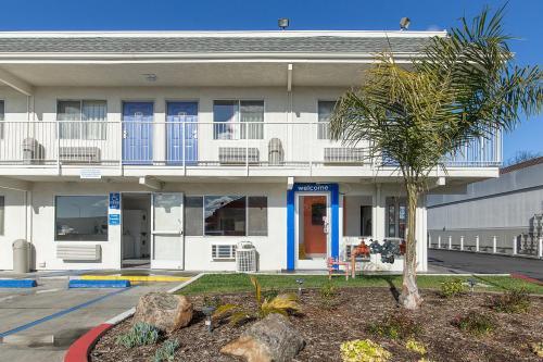 Motel 6 Hayward