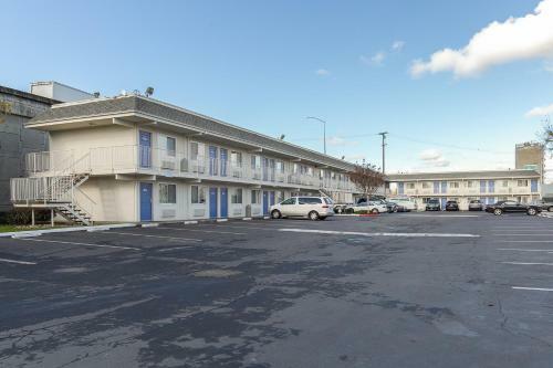 Motel 6 Hayward