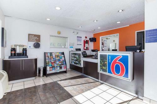 Motel 6 Hayward