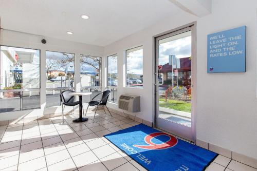 Motel 6 Hayward