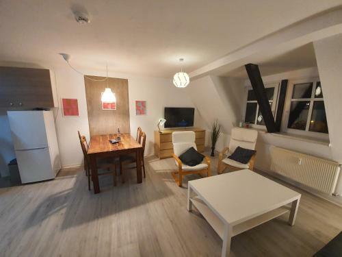 Apartamento Gem�tliche Gro�e Dachwohnung Mit Terrasse