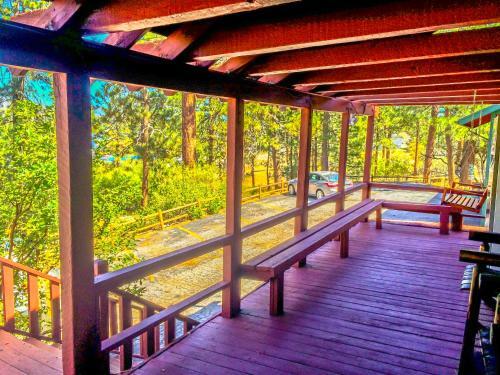 Albergue Ith Big Bear Mountain Adventure Lodge
