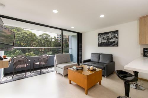 Apartamento Hermoso Apto En Poblado Con Vista Al Bosque