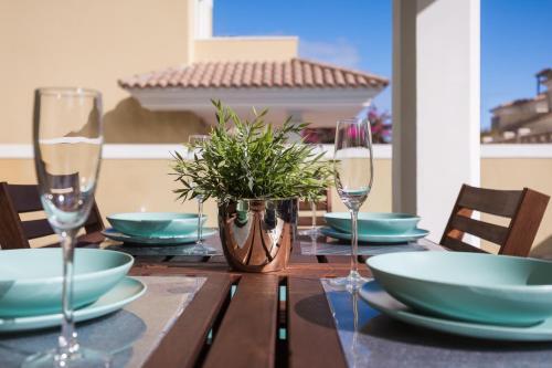 Home2book Villa Fiona Private Pool & Wifi
