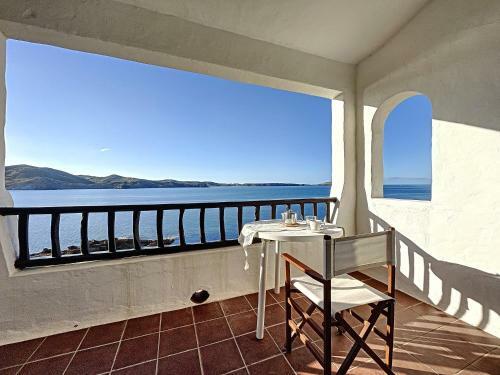P98 - Bonito Apartamento Sobre El Mar
