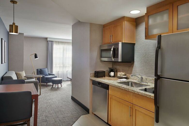 Hotel Residence Inn By Marriott Calgary Airport